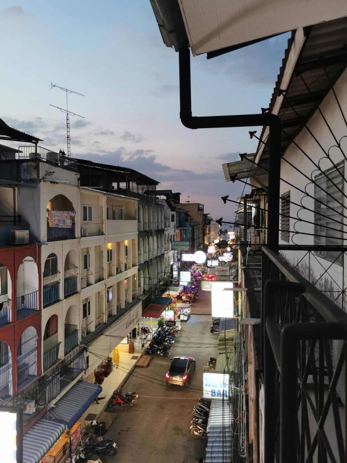 The One Hotel Pattaya Exterior photo